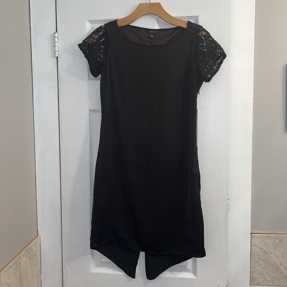 GUESS Black Short Sleeve Dress With Lace - Picture 4 of 4